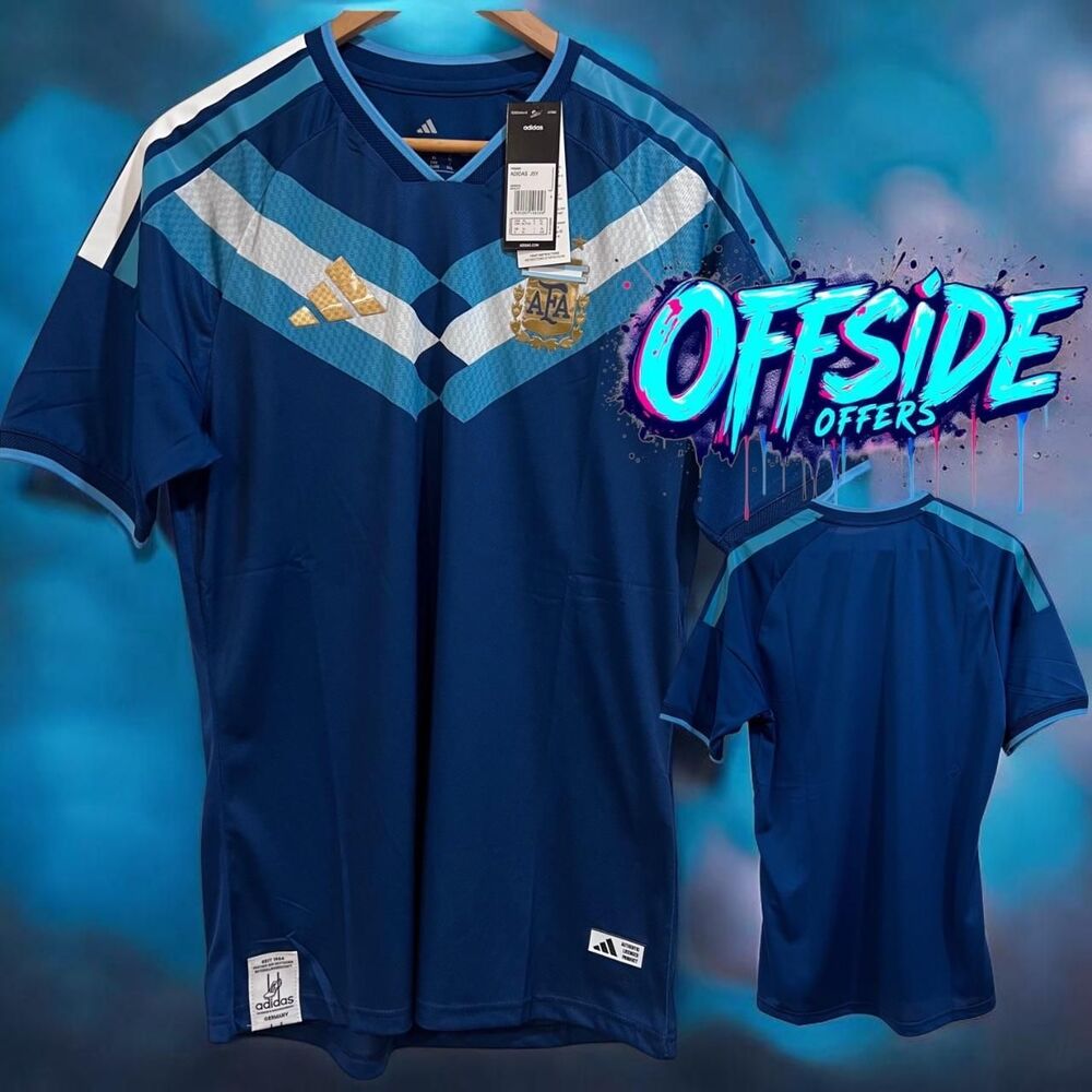 Adidas Men's Blue and Navy T-shirt